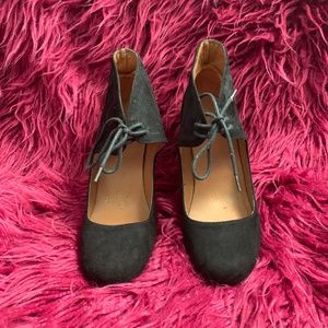 Chunky Heel Mary Jane Ankle Tie - US 9